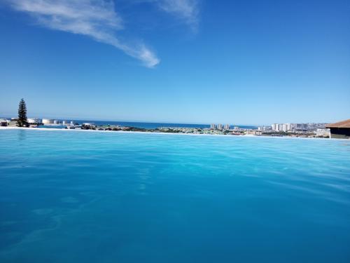 view-from-inside-pool-1280